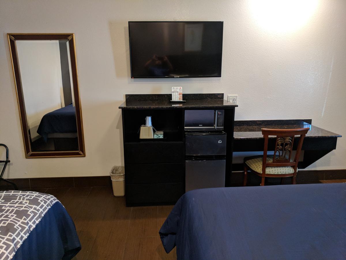 Americas Best Value Inn - Brownsville Exterior photo