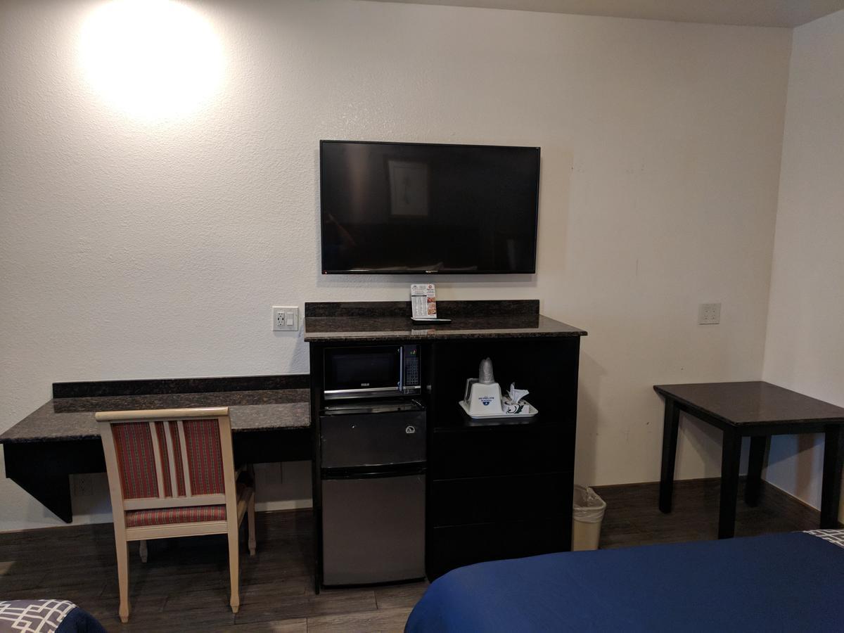 Americas Best Value Inn - Brownsville Exterior photo