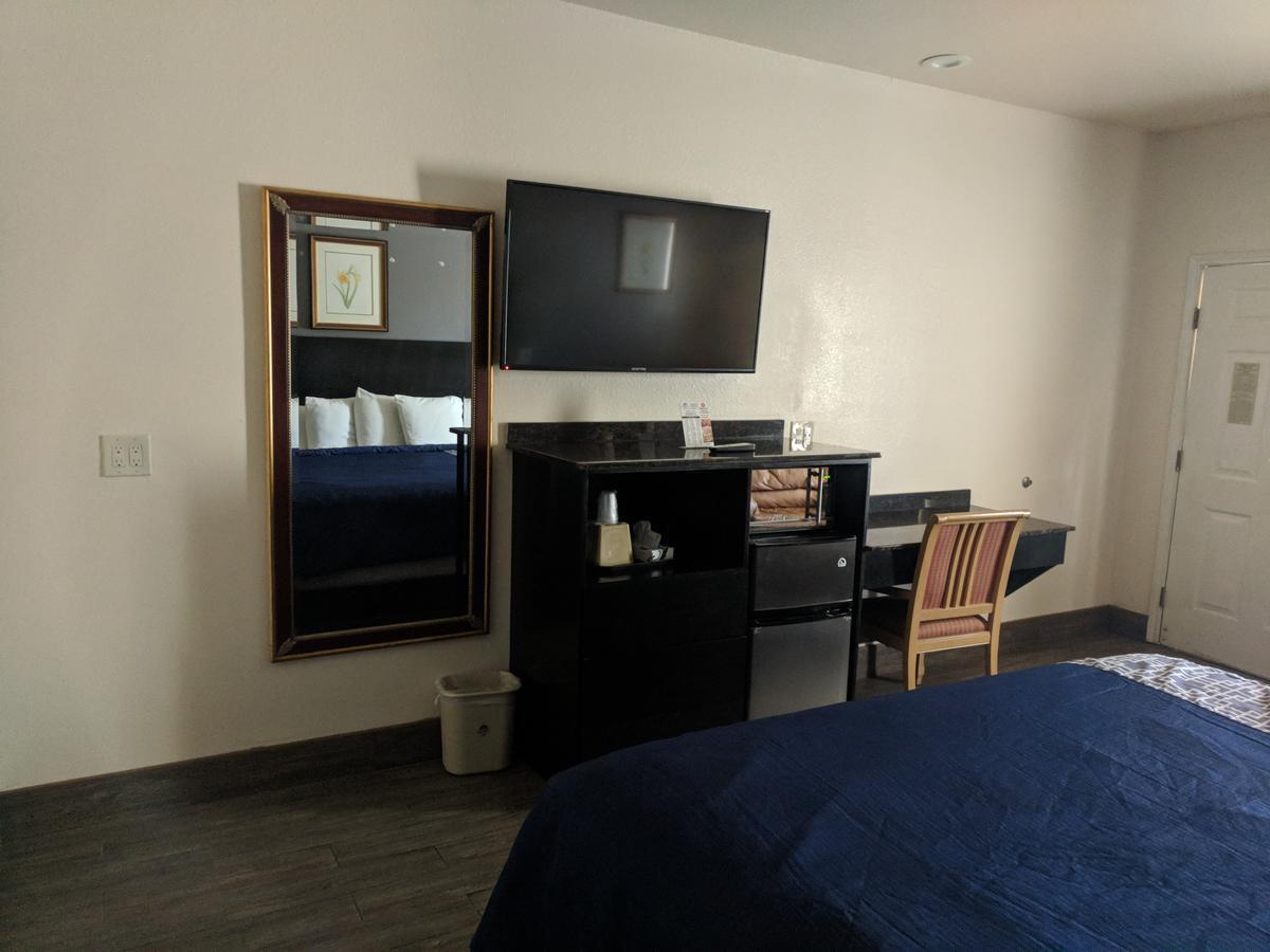 Americas Best Value Inn - Brownsville Exterior photo