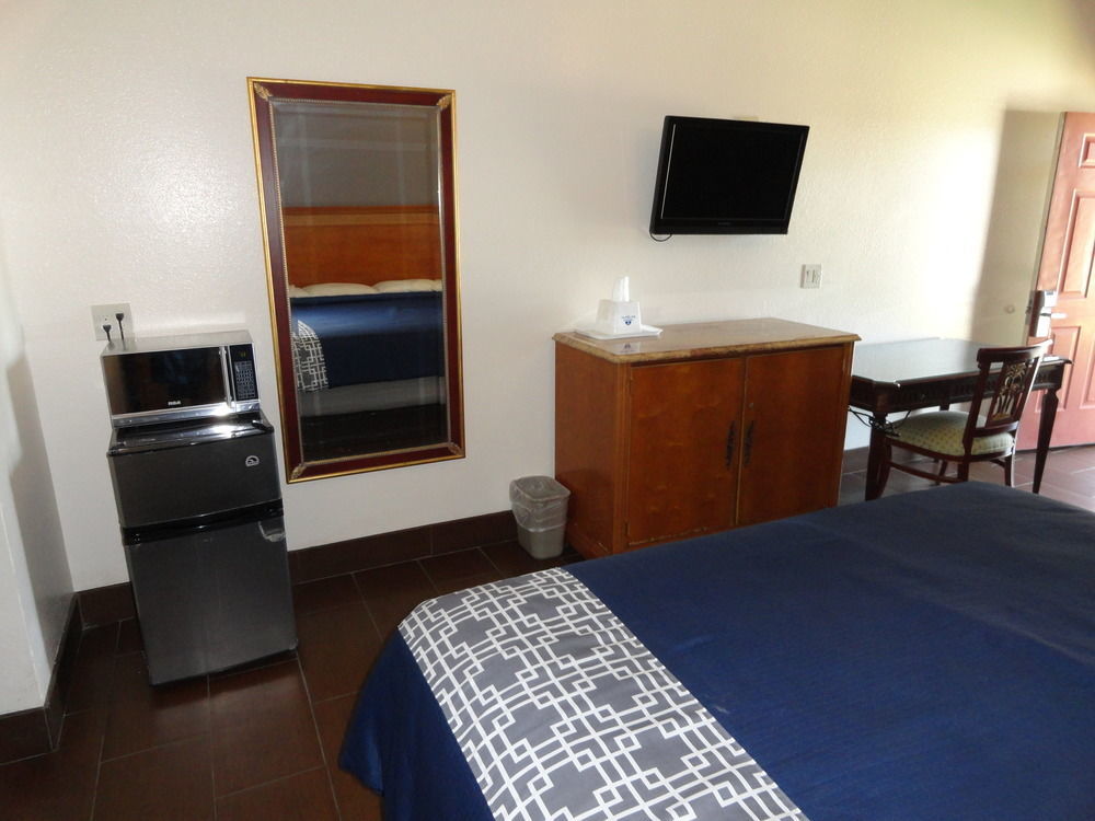 Americas Best Value Inn - Brownsville Exterior photo